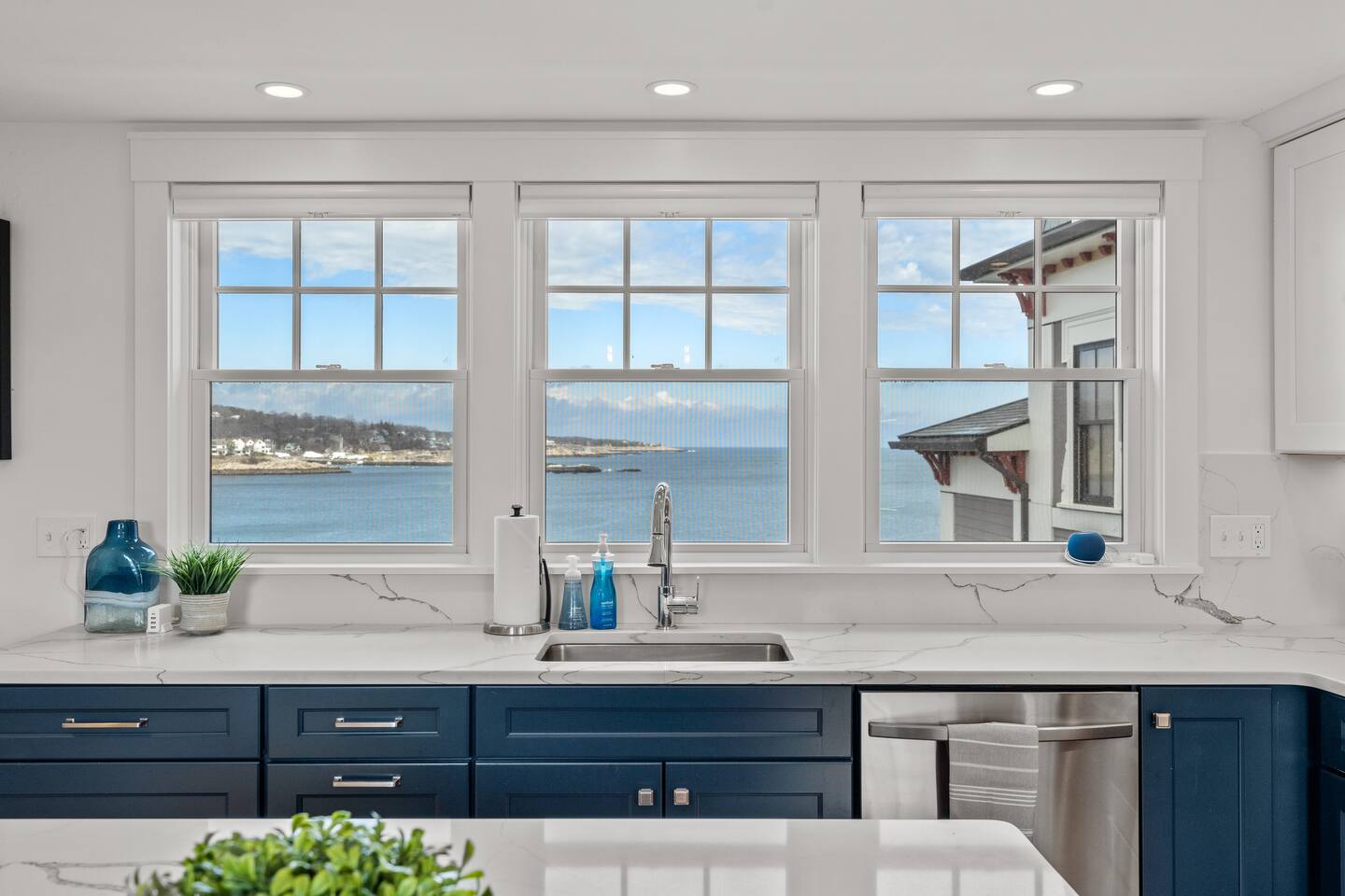Rare Waterfront Luxury Penthouse|Bearskin Neck — Rockport — vacation rental