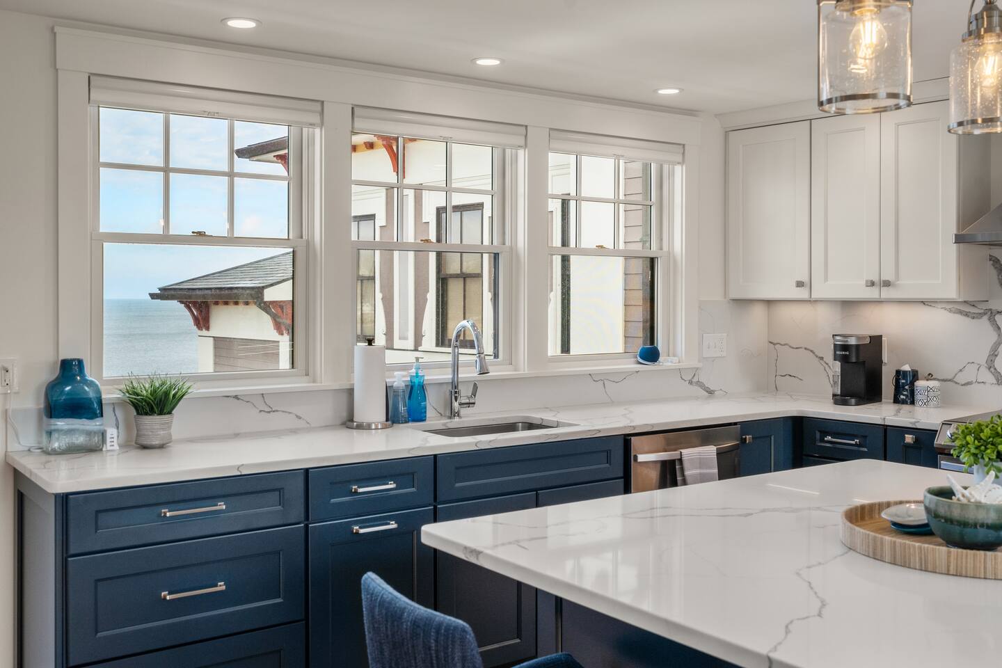 Rare Waterfront Luxury Penthouse|Bearskin Neck
