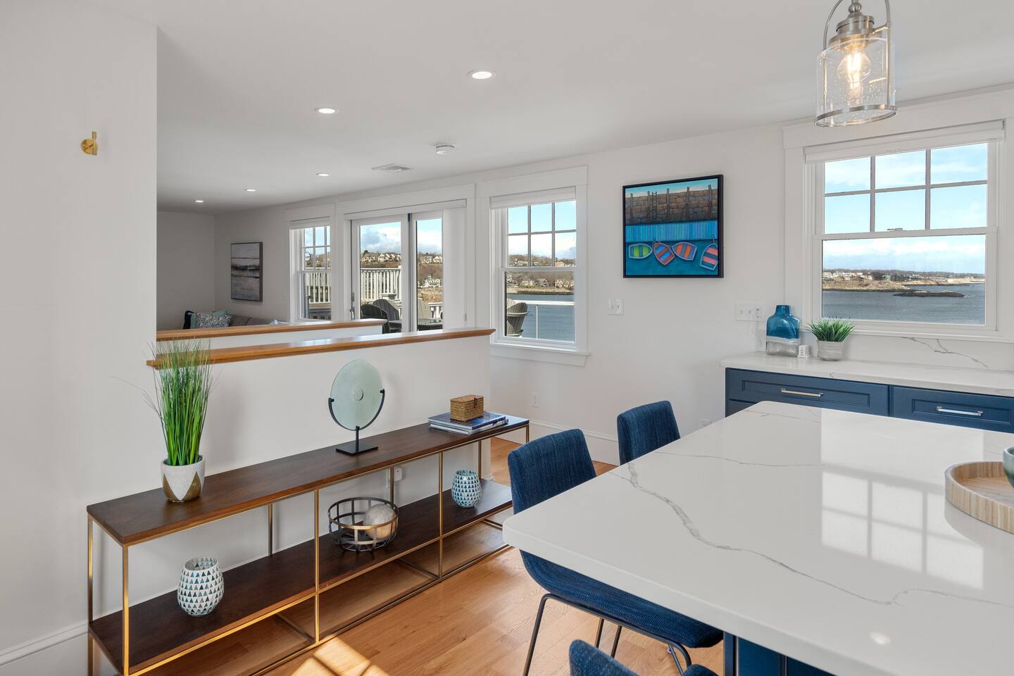 Rare Waterfront Luxury Penthouse|Bearskin Neck