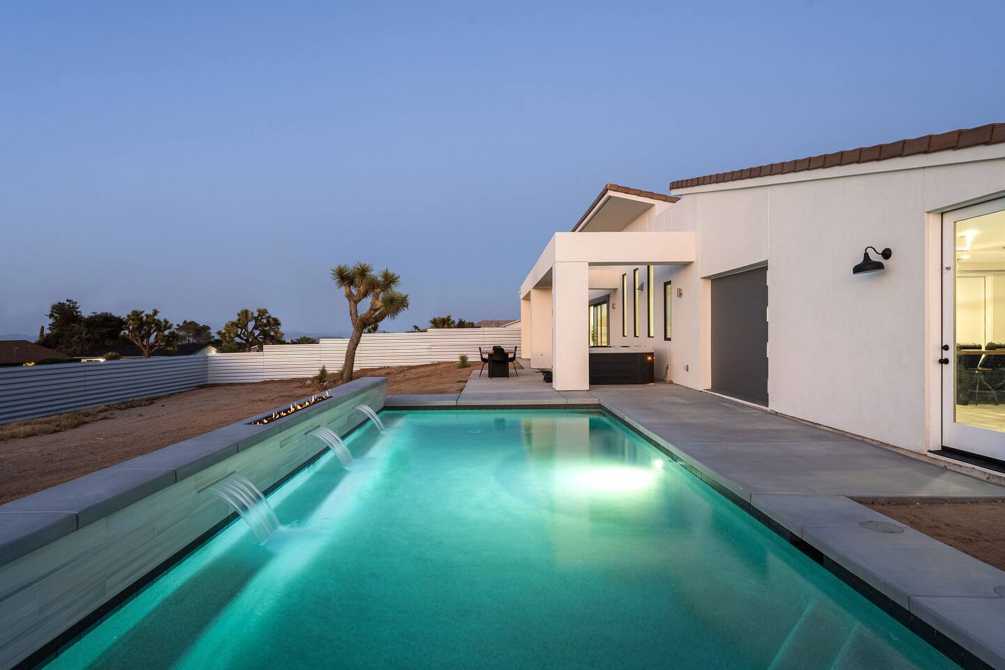 Heated Pool, Spa, Movie-Arcade-Games, Fenced Yard!