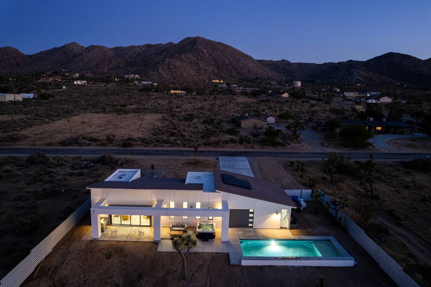 Heated Pool, Spa, Movie-Arcade-Games, Fenced Yard!
