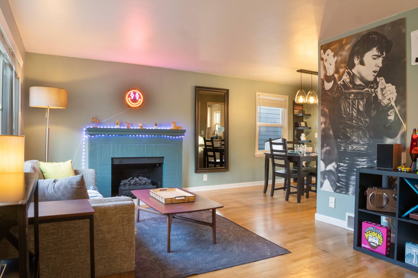 Big Yard+BBQ~Walk2Coffee~FullKitchen~Cozy&Spacious
