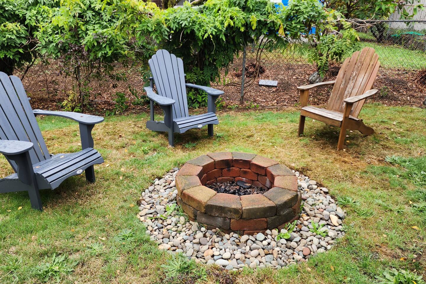 Big Yard+BBQ~Walk2Coffee~FullKitchen~Cozy&Spacious — Seattle — vacation rental