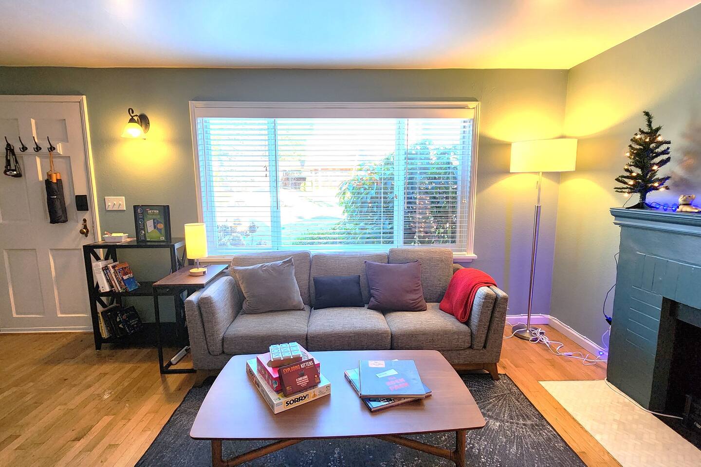 Big Yard+BBQ~Walk2Coffee~FullKitchen~Cozy&Spacious