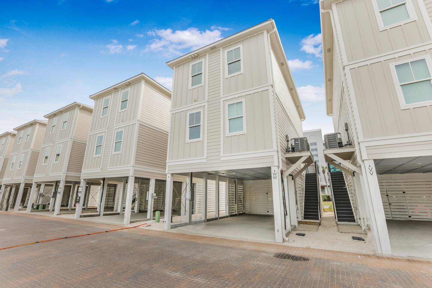 Gulf Views-Sleeps 11-Pool-Beach Access!