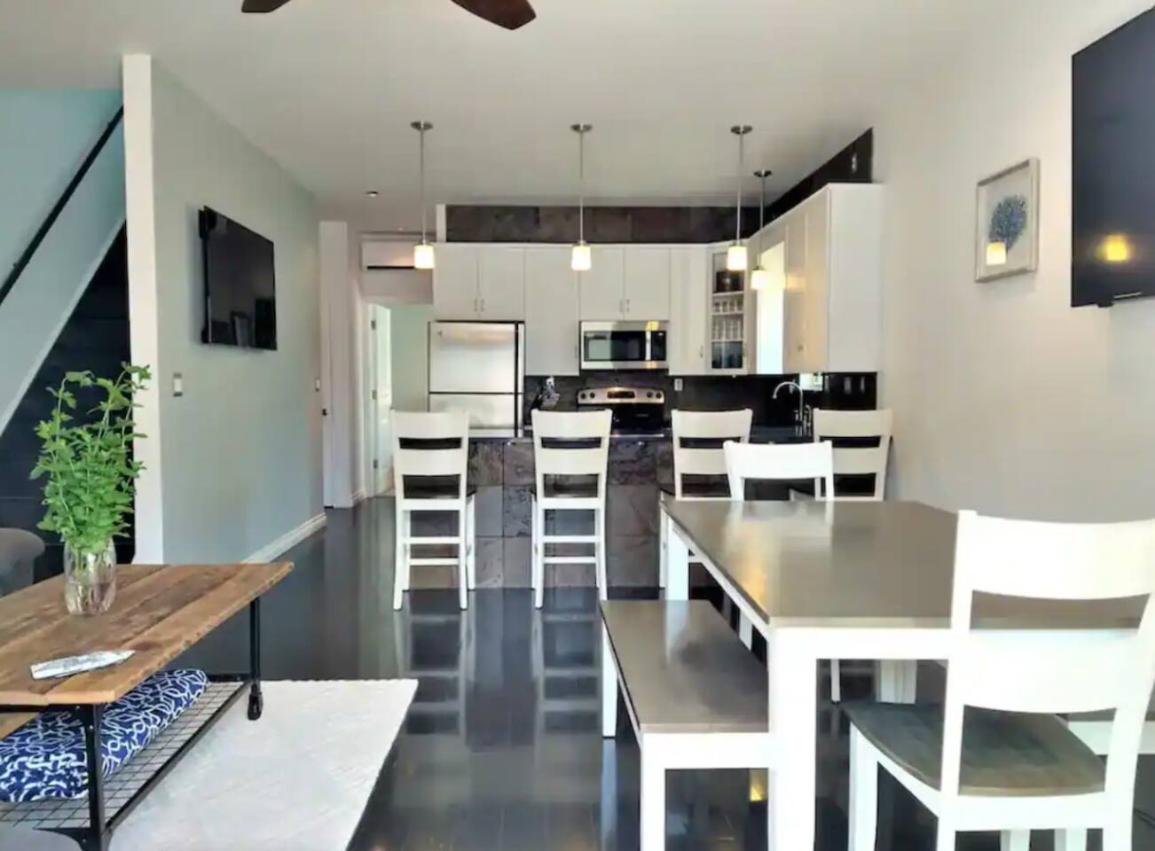 VisVista Villa - 3 Bedrooms with Roof Top Deck!