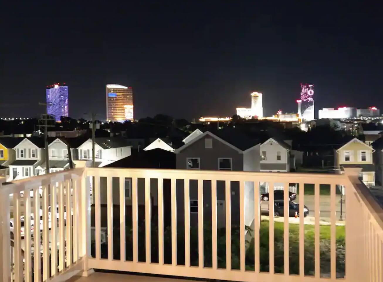 VisVista Villa - 3 Bedrooms with Roof Top Deck!