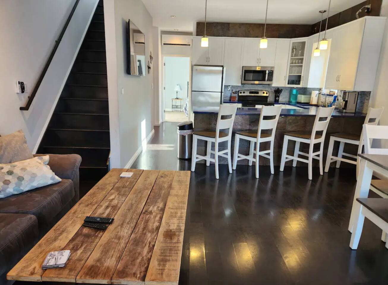 VisVista Villa - 3 Bedrooms with Roof Top Deck!