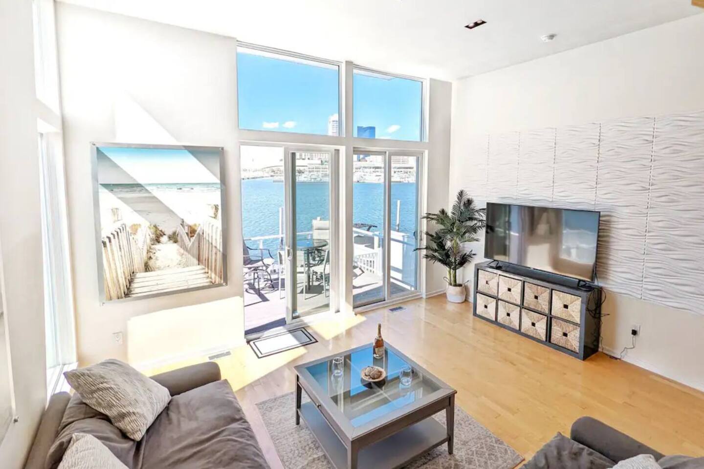 Bayfront AC-Insane Views! Luxury Escape on the Bay