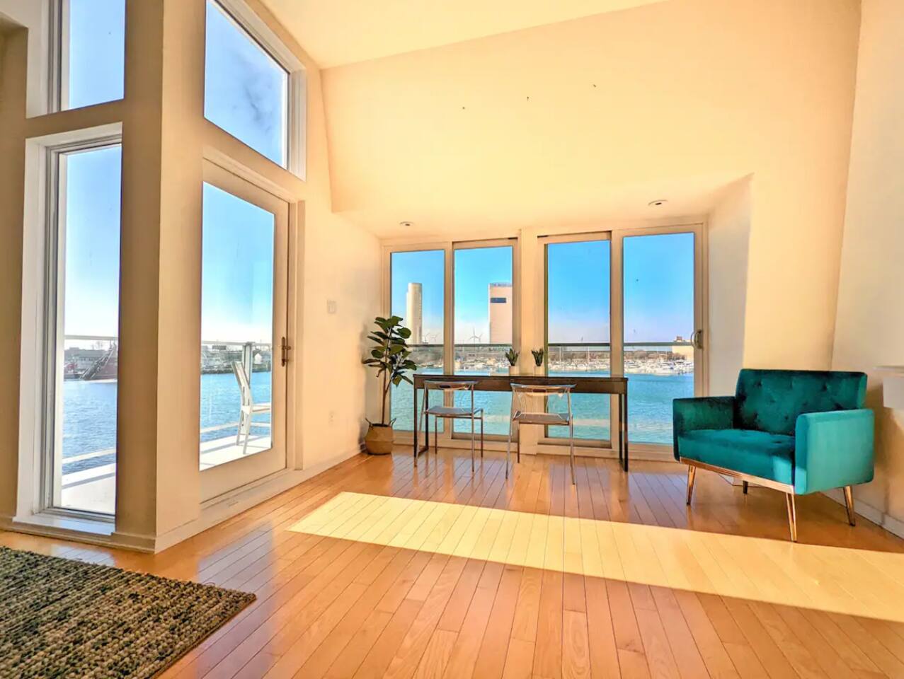 Bayfront AC-Insane Views! Luxury Escape on the Bay