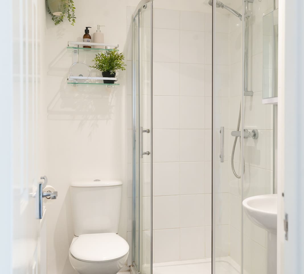 #08 Stylish Home Near NEC | Sleeps 4|Free parking