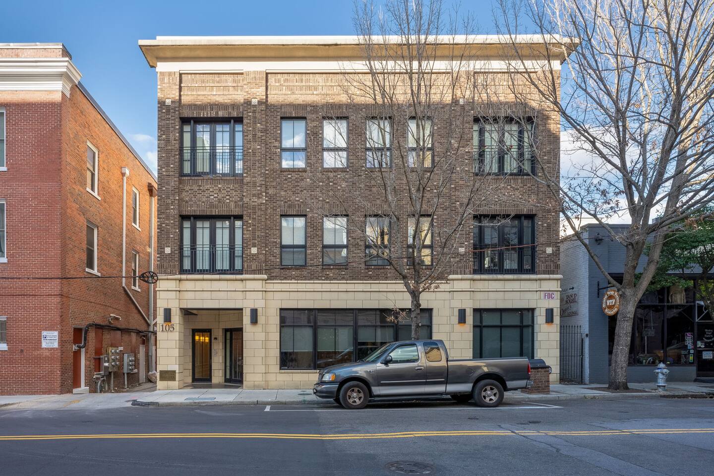 Studio, Front St, 5 Min walk Live Oak,