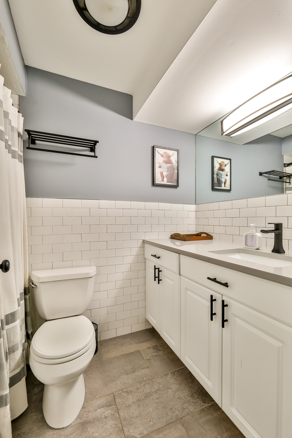 3Br Suite /w Gameroom Across from Hunter