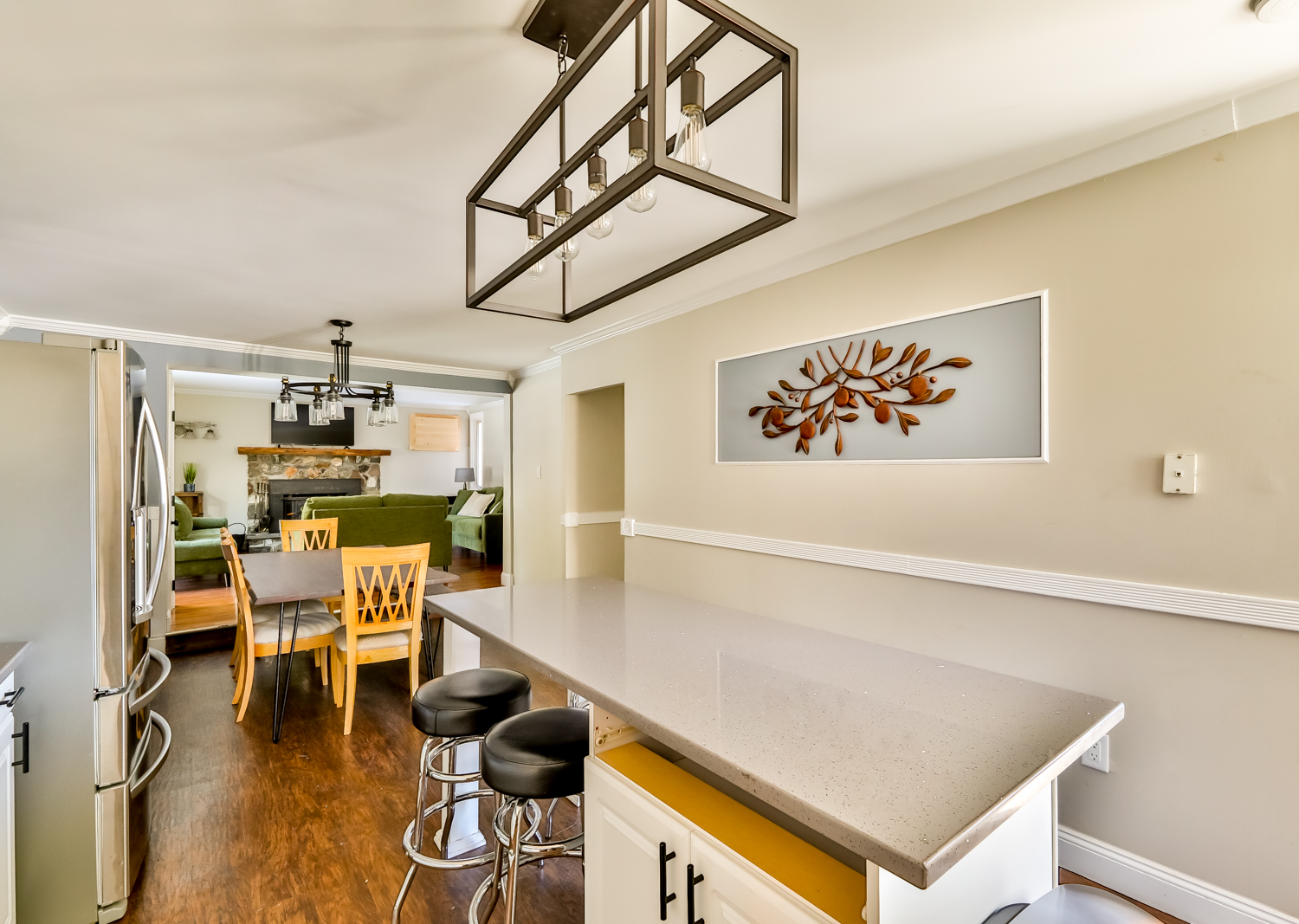 3Br Suite /w Gameroom Across from Hunter