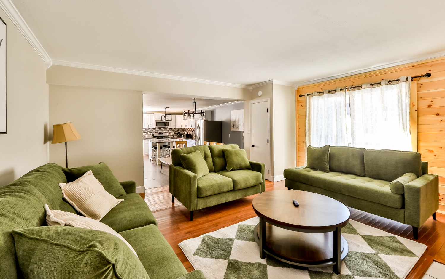3Br Suite /w Gameroom Across from Hunter