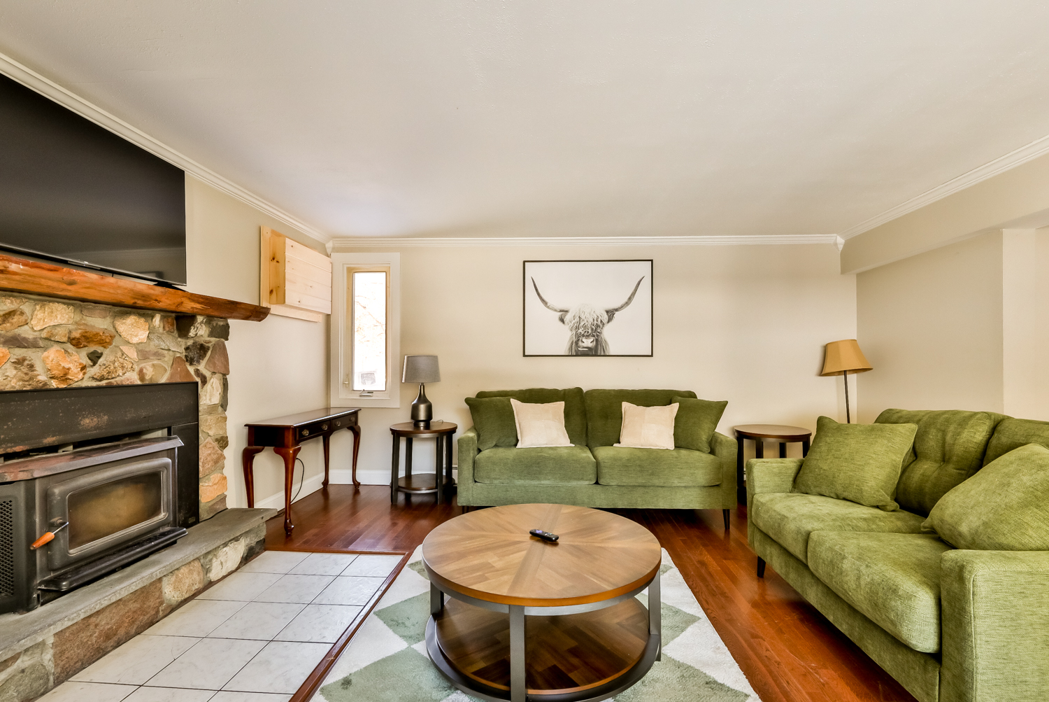 3Br Suite /w Gameroom Across from Hunter