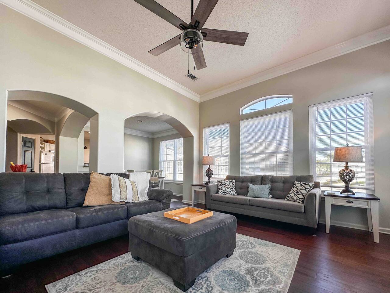 Luxe Beach Condo, 2 Pools, Hot Tubs, Gym, Pets