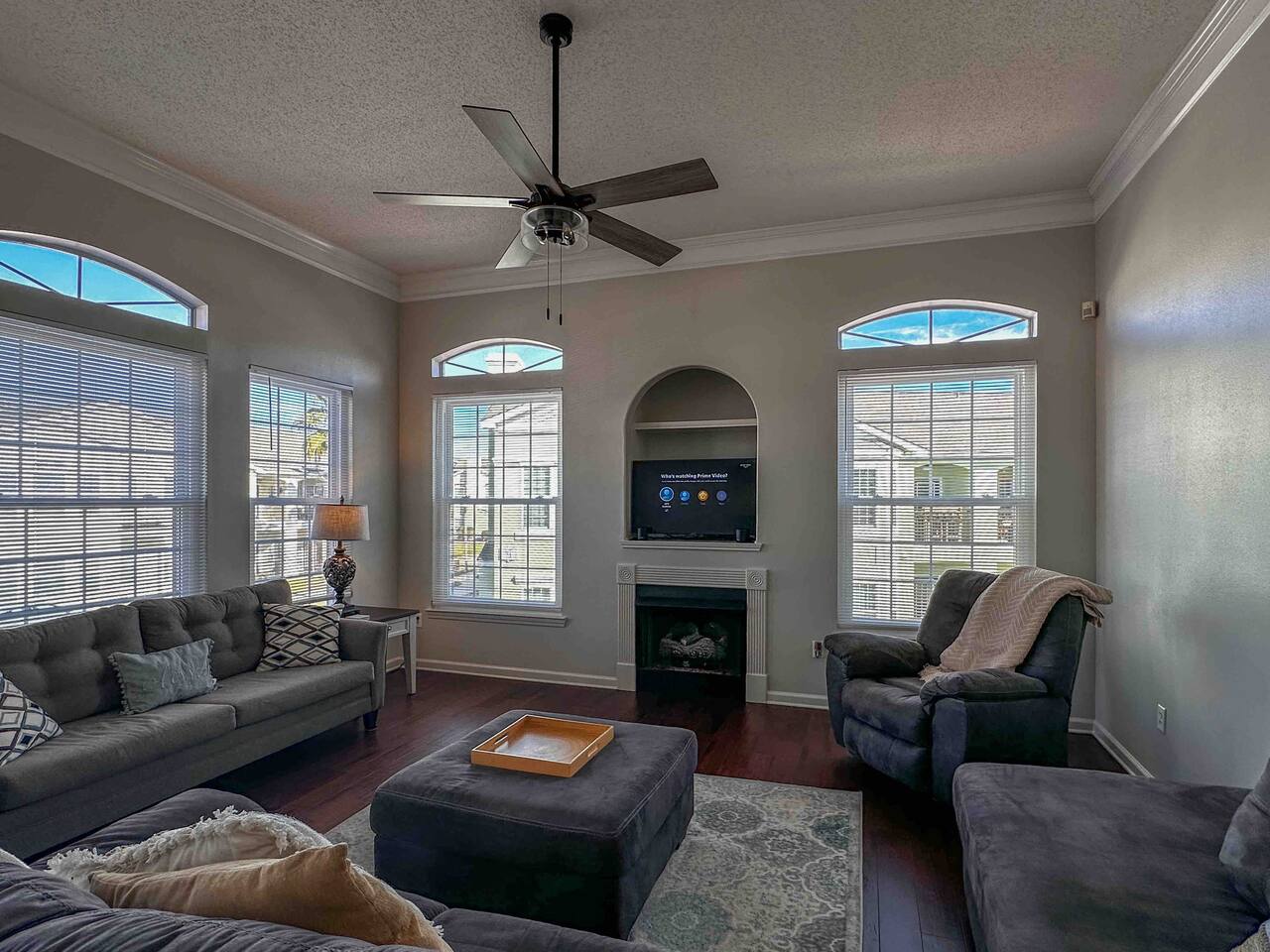 Luxe Beach Condo, 2 Pools, Hot Tubs, Gym, Pets