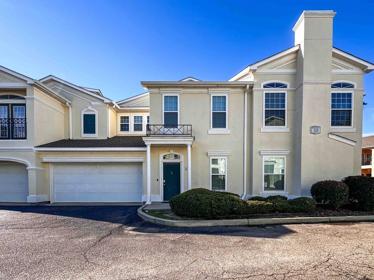 Luxe Beach Condo, 2 Pools, Hot Tubs, Gym, Pets