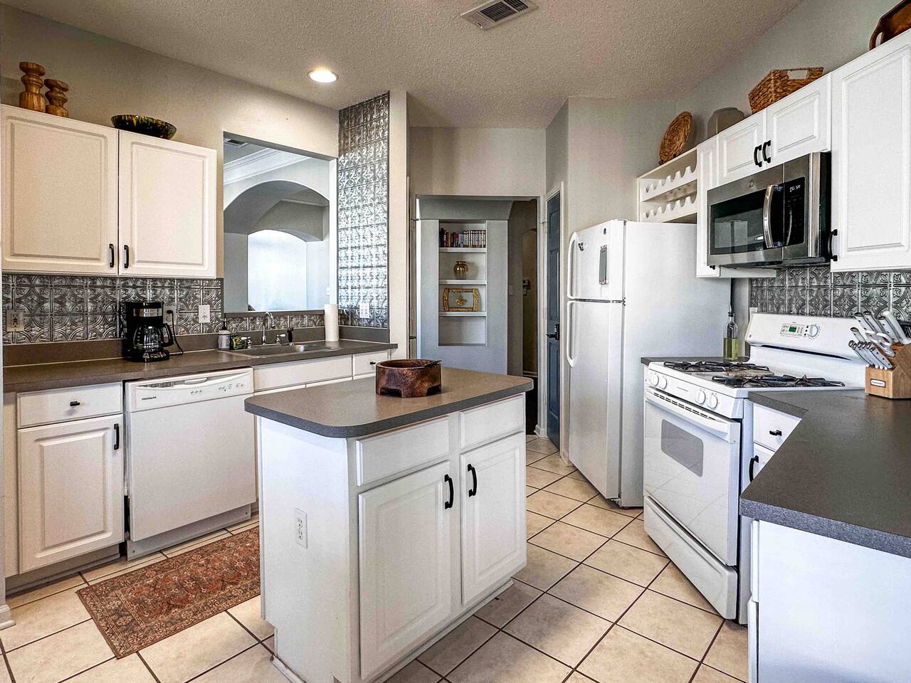 Luxe Beach Condo, 2 Pools, Hot Tubs, Gym, Pets