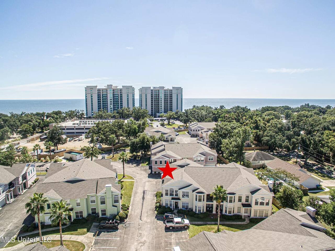 Luxe Beach Condo, 2 Pools, Hot Tubs, Gym, Pets