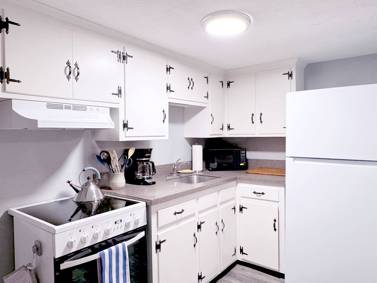 1-Bed, Old Town MHD, Walkable to Harbor, Shopping
