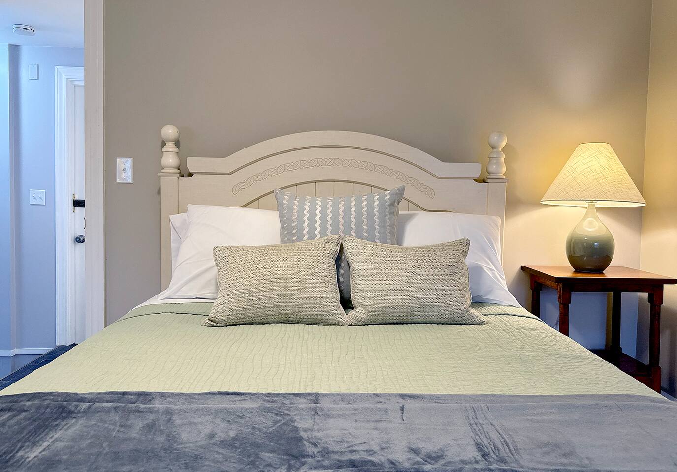 1-Bed, Old Town MHD, Walkable to Harbor, Shopping