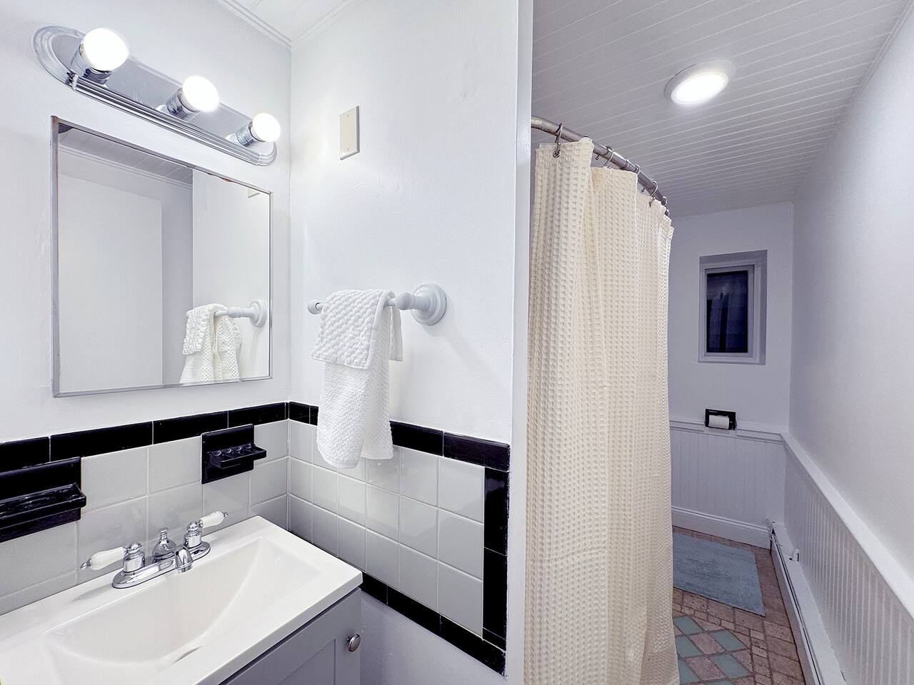 1-Bed, Old Town MHD, Walkable to Harbor, Shopping