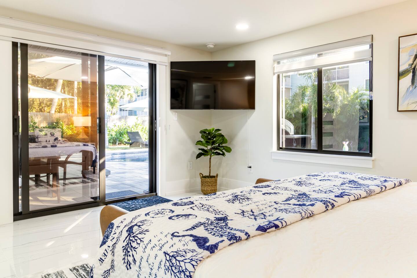 Luxe Oasis Near Beach and Downtown, Heated Pool