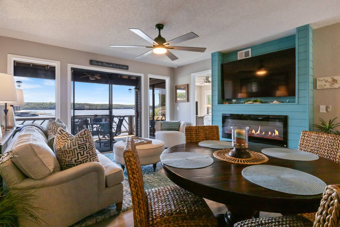 5 Star Condo* No Stairs*Fireplace*Cvd Patio