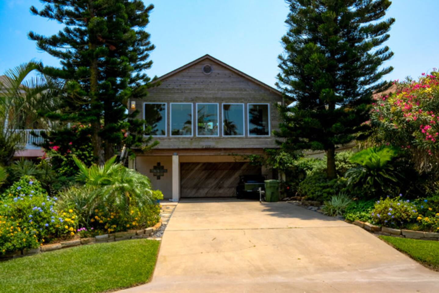 Beach House Oasis-Private Heated Pool & Hot Tub