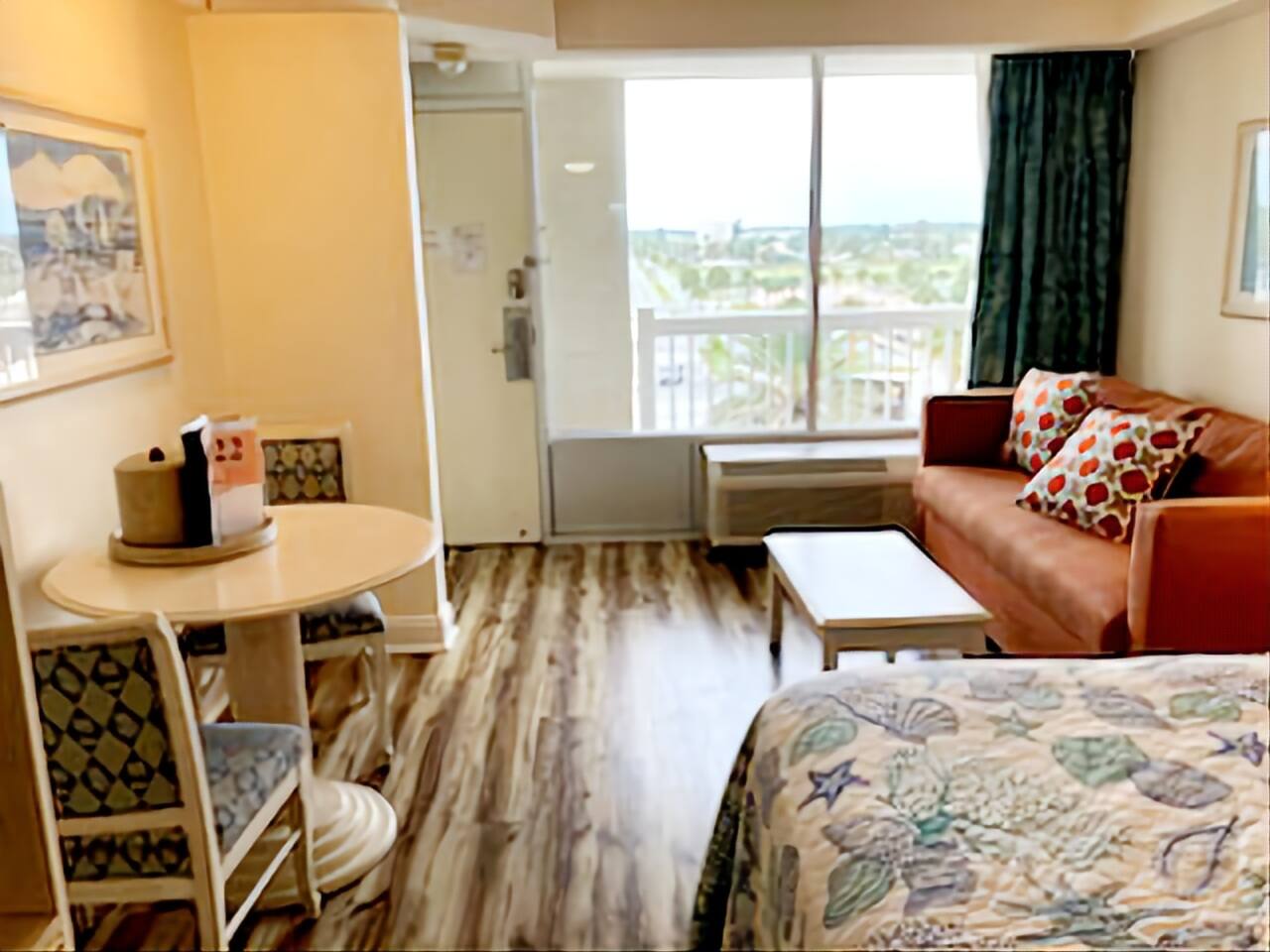 Cozy Daytona King Deluxe Studio — Daytona Beach — vacation rental