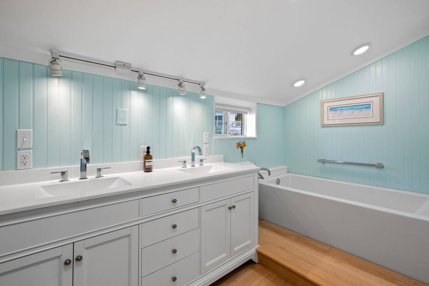 2BR/3 BA Harbor Home|Wake up to Ocean Views