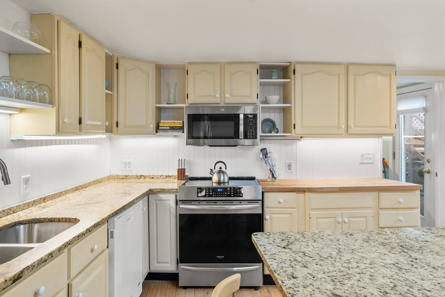 2BR/3 BA Harbor Home|Wake up to Ocean Views