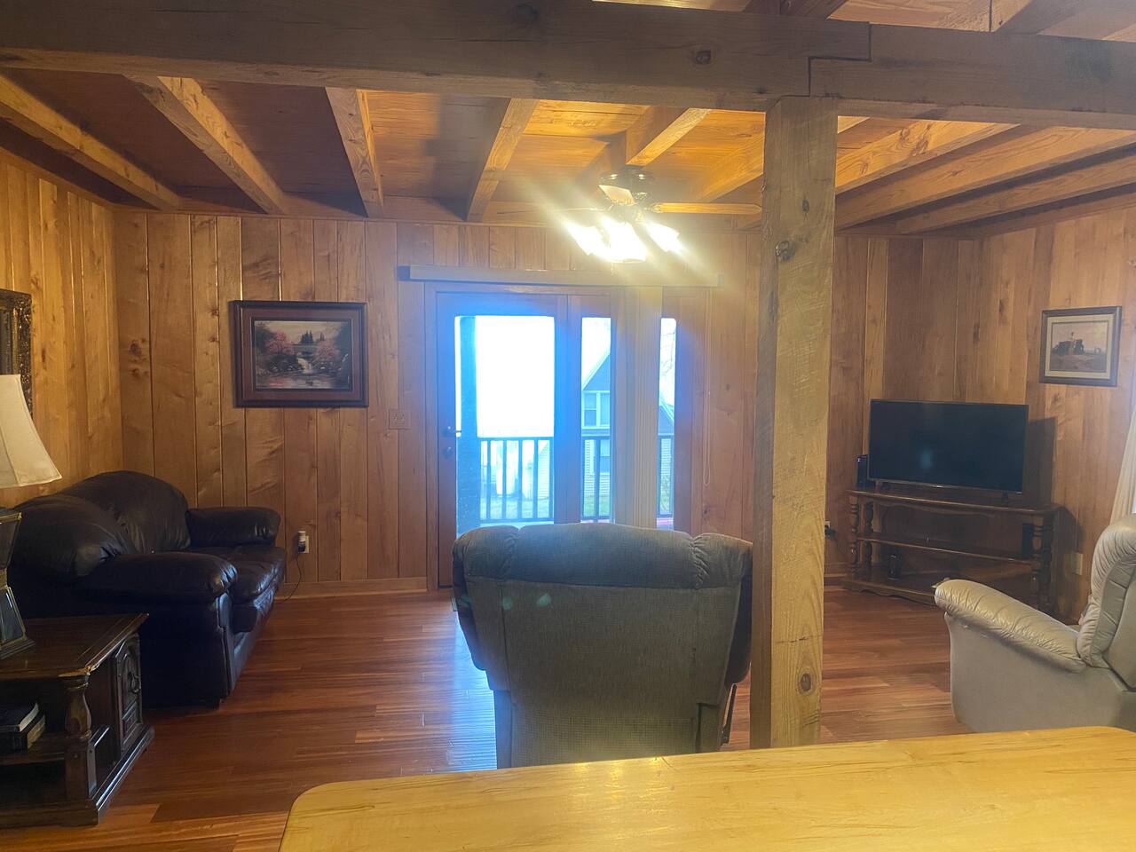 Peaceful Lakeside Cabin
