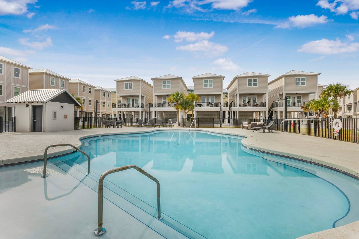 5 Star House w/ Gulf View, 2 King Primary, Pool