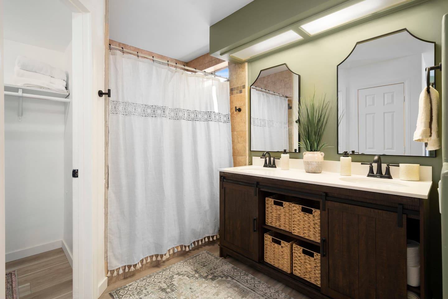 Indio Getaway | Hot Tub, BBQ & Putting Green