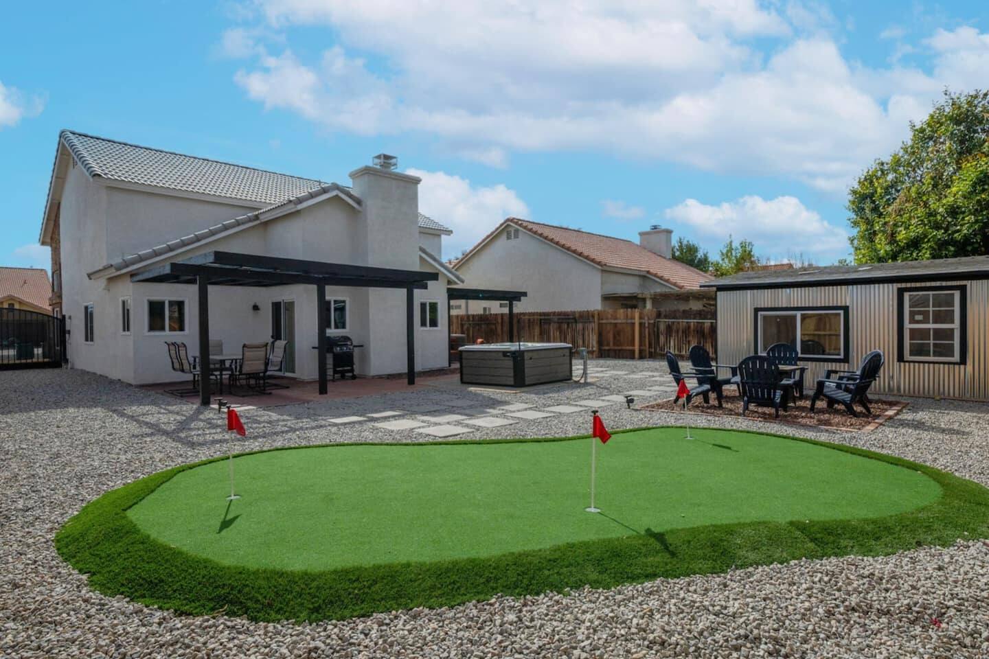 Indio Getaway | Hot Tub, BBQ & Putting Green