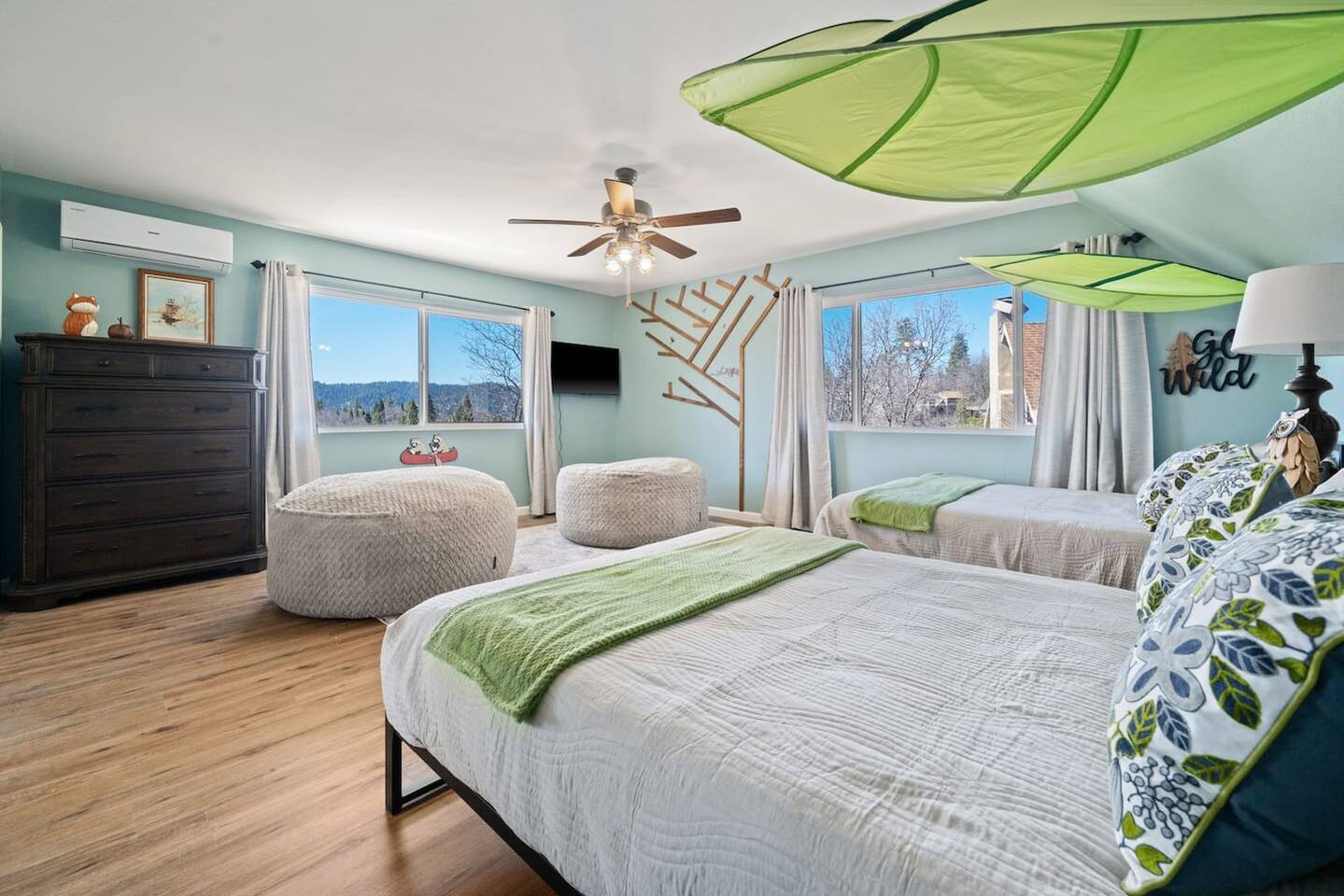 Family Fun Getaway, Themed Rooms, Games & Hot Tub