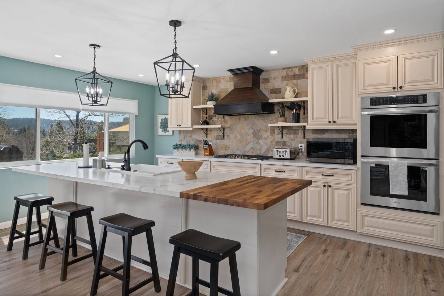 Family Fun Getaway, Themed Rooms, Games & Hot Tub โ Lake Arrowhead, CA โ vacation rental