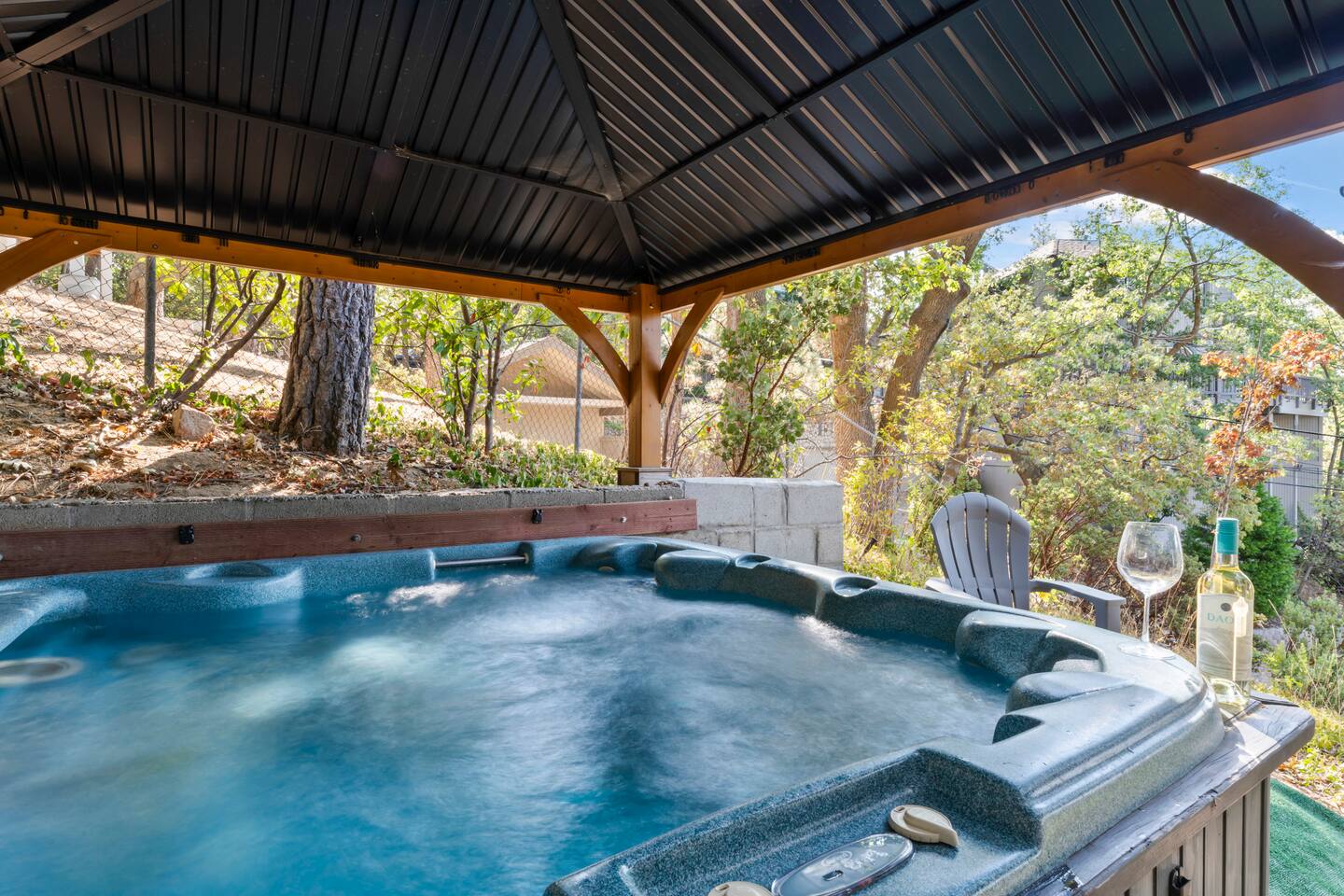 Cabin: Hot Tub, Lake Views, Game Room & Studio