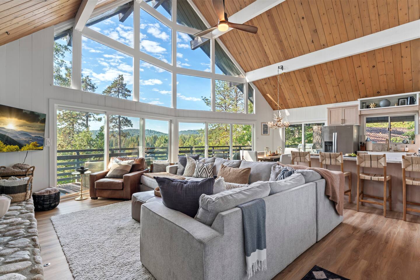 Cabin: Hot Tub, Lake Views, Game Room & Studio — Lake Arrowhead, CA — vacation rental