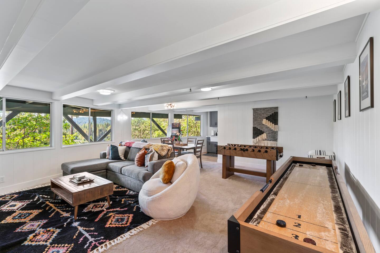 Cabin: Hot Tub, Lake Views, Game Room & Studio