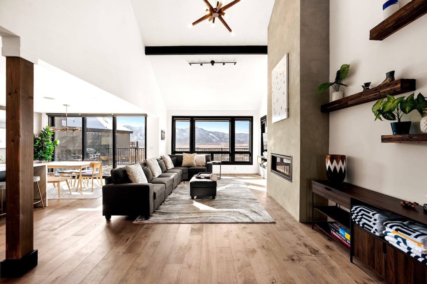 Mountain Retreat w/ Hot Tub & 10 Min to Ski Resort