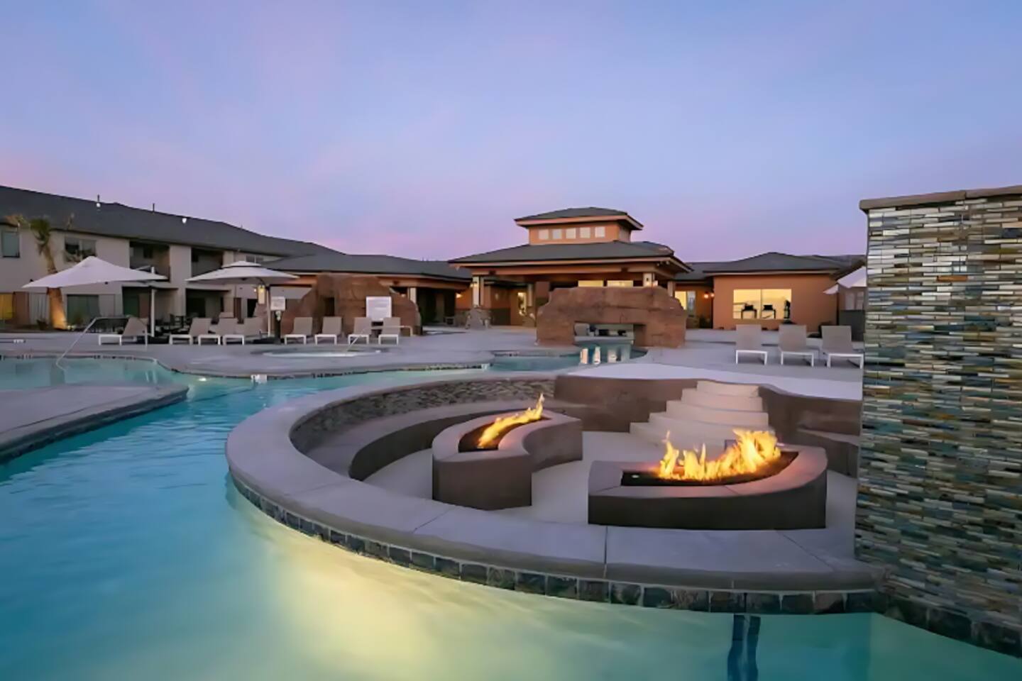 Spacious Villa with Lazy River, Pool & Hot Tub