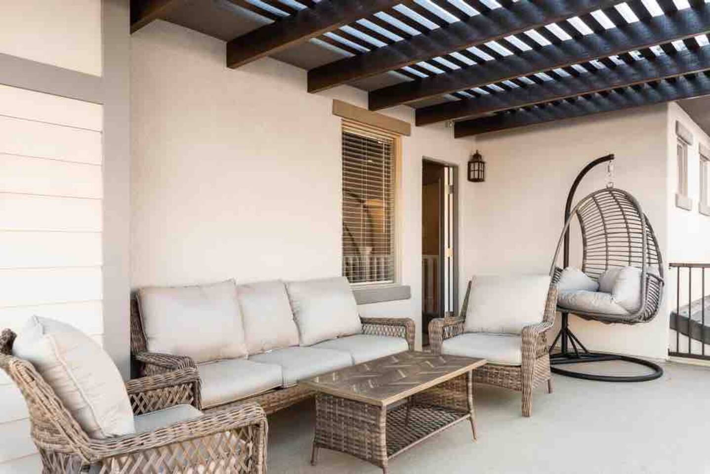 Spacious Villa with Lazy River, Pool & Hot Tub