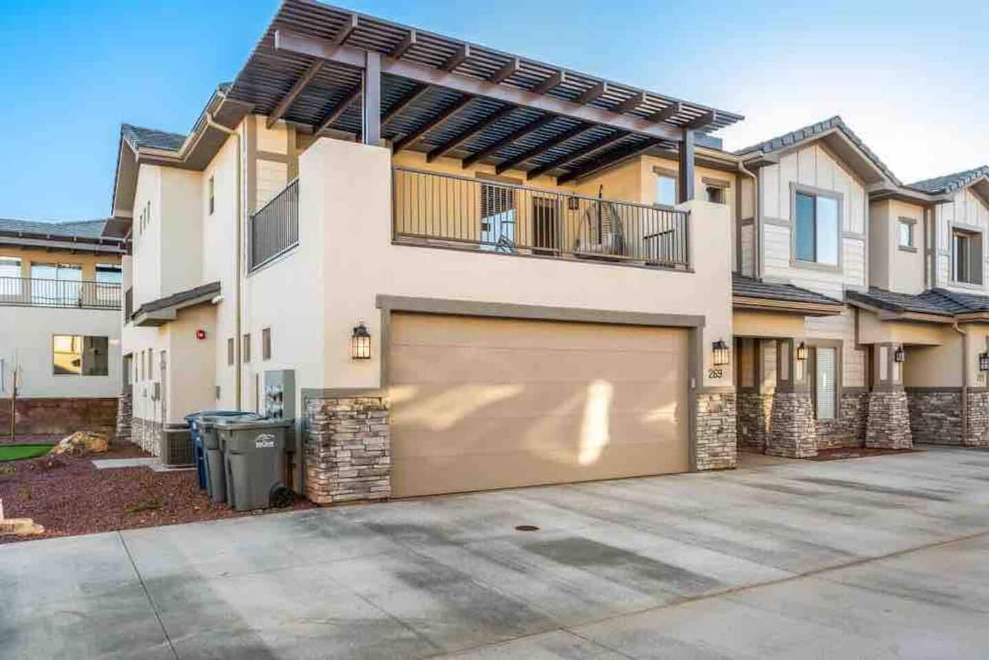 Spacious Villa with Lazy River, Pool & Hot Tub