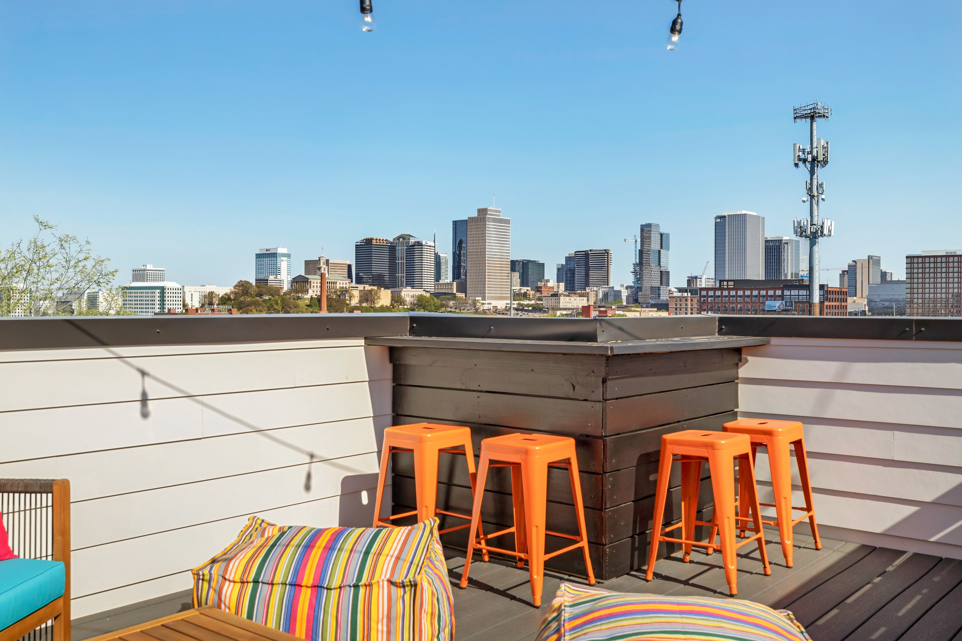 Rooftop Lounge l Skyline Views l 5 min to Broadway