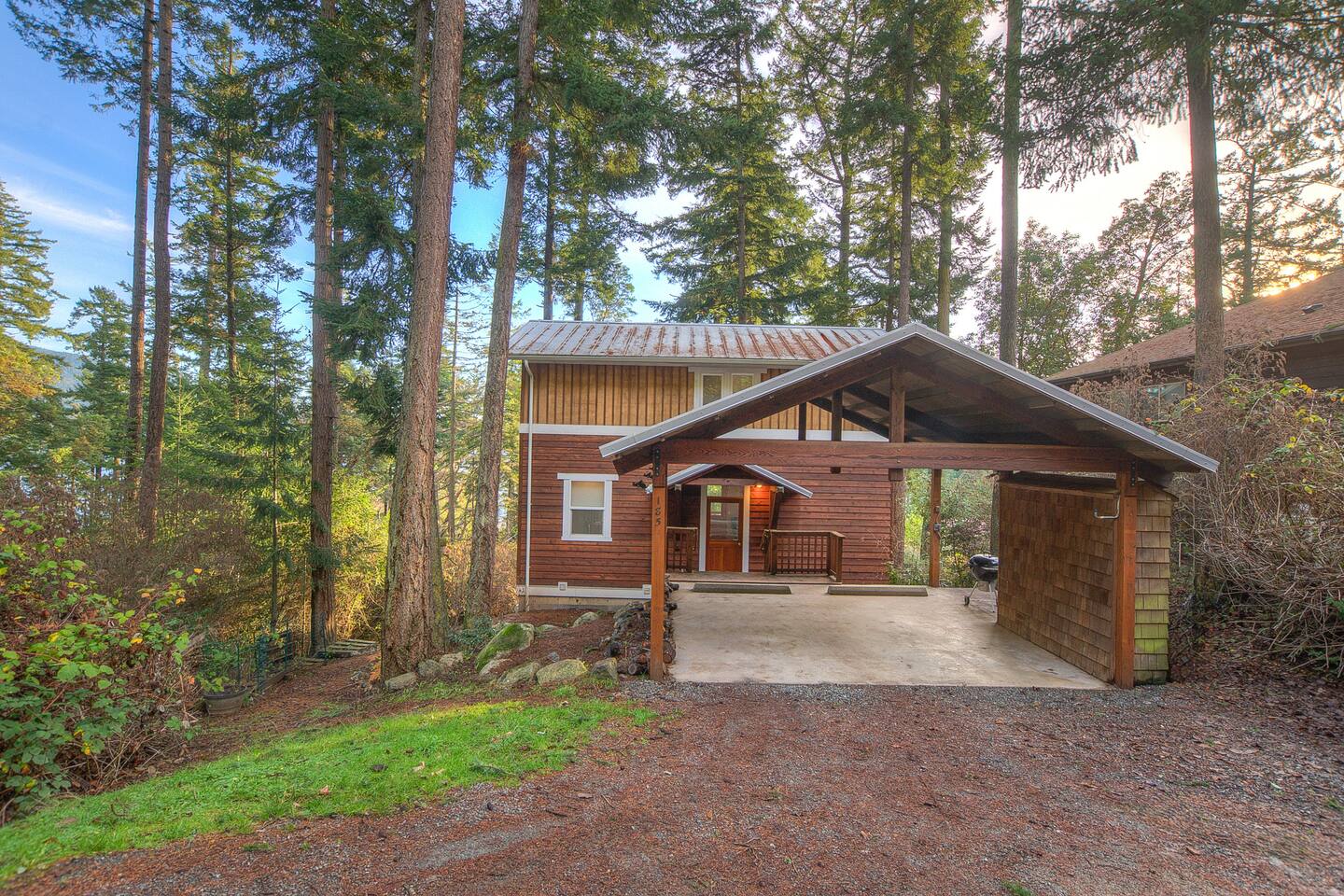 Newly updated cottage; hot tub, forest/ocean view