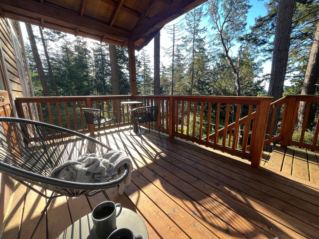 Newly updated cottage; hot tub, forest/ocean view